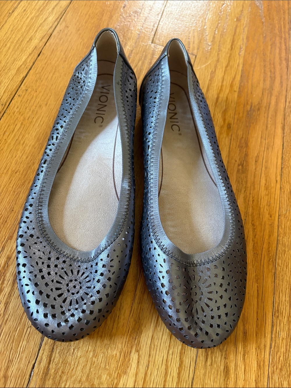 Vionic NWOB Metallic Charcoal silver pewter Perforated Ballet Flats